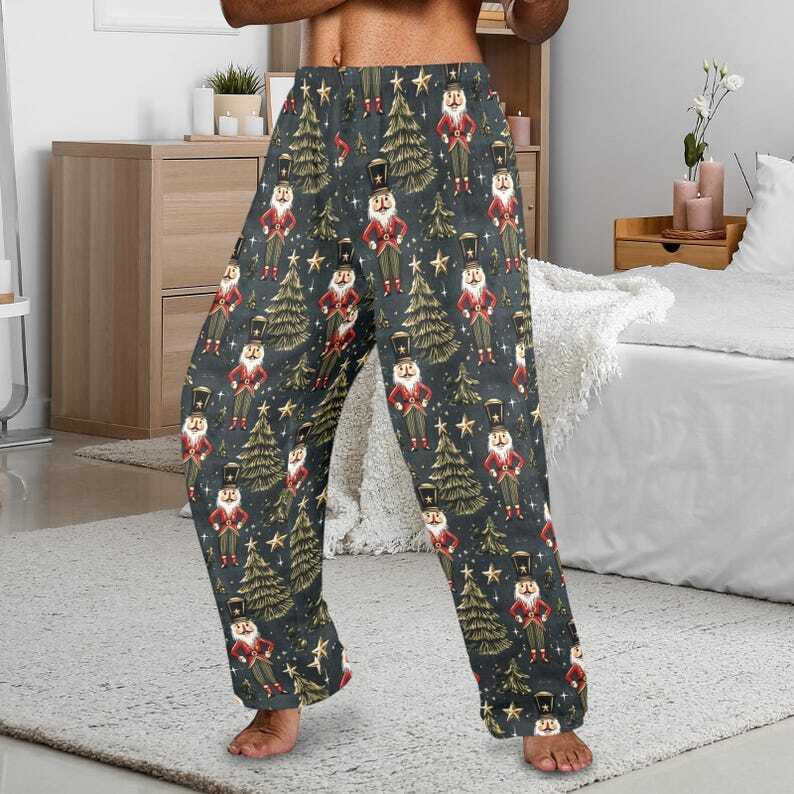 00Nutcracker00 Christmas Men Pajamas Pants, Xmas Trees Green Gold Stars PJ Pockets Sleep Lounge Trousers Guys Male Matching Sleepwear Bottoms