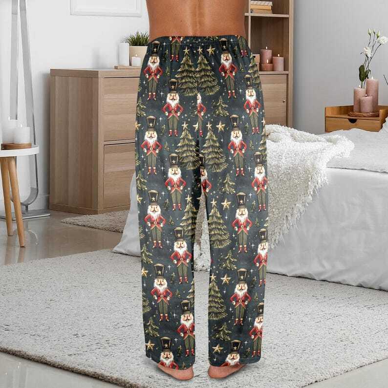 00Nutcracker00 Christmas Men Pajamas Pants, Xmas Trees Green Gold Stars PJ Pockets Sleep Lounge Trousers Guys Male Matching Sleepwear Bottoms