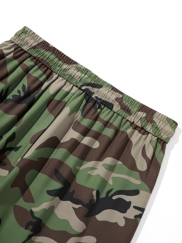 Men's Loose Letter Patched Camo Print Pocket Drawstring Waist Capris Pants, Casual Comfy Elastic Waist Pants for Summer, Men's Bottoms for Daily Wear