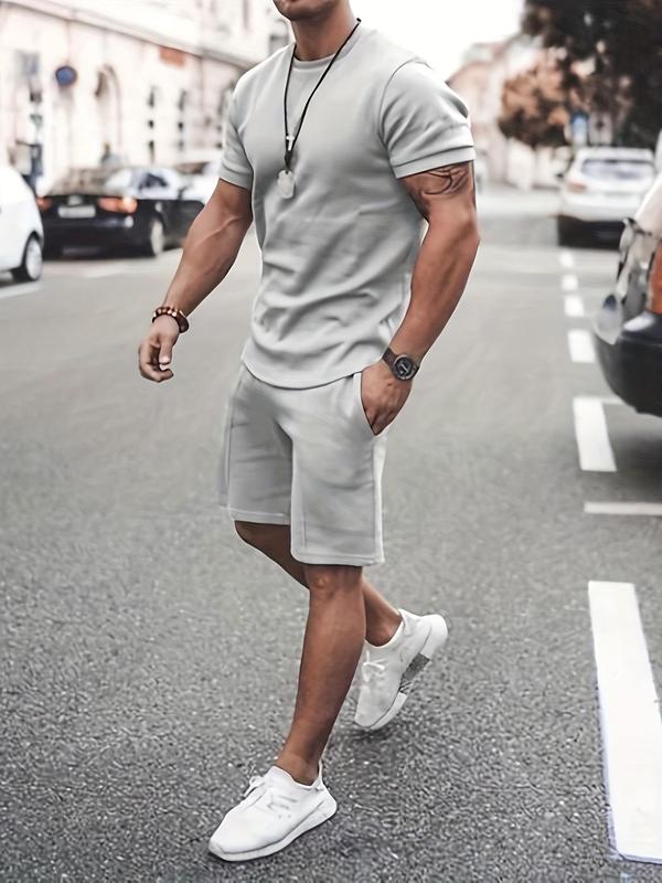 Two-Piece Set Men's Solid Short Sleeve Tee & Elastic Waist Shorts, Regular Fit Round Neck T-Shirt & Pocket Shorts, Men's Clothes for Summer Outdoor Wear