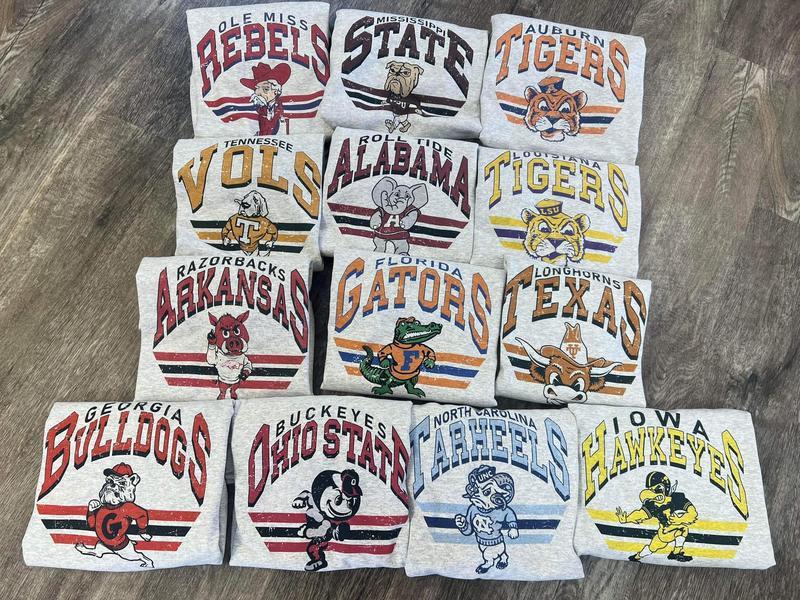 Retro College Football Mascot T-shirt, Underwear Tops, Unisex T-shirt For Men For Women, Foot Ball Shirt Menswear Tshirt Streetwear Human