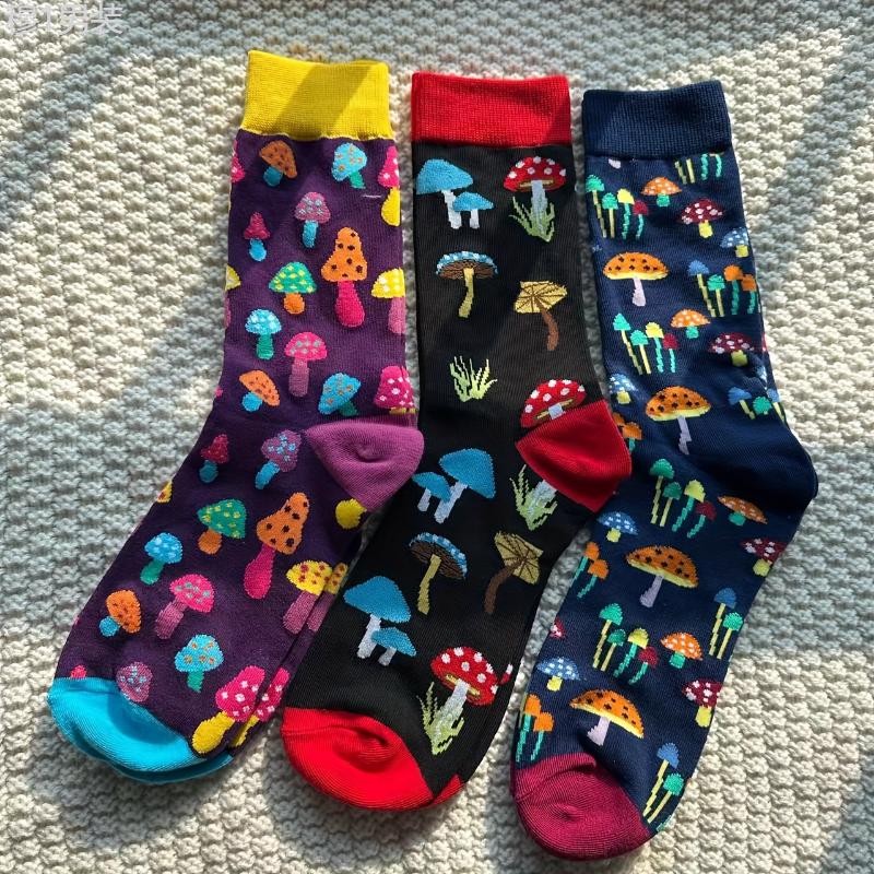 Mushroom Pattern 3 Pairs Of Men's Trendy Cartoon Pattern Crew Mid-calf Socks, Breathable Comfy Casual Unisex Socks For Men's Outdoor Wearing All Seasons Wearing Fabric Menswear Cotton Motocross Tropical