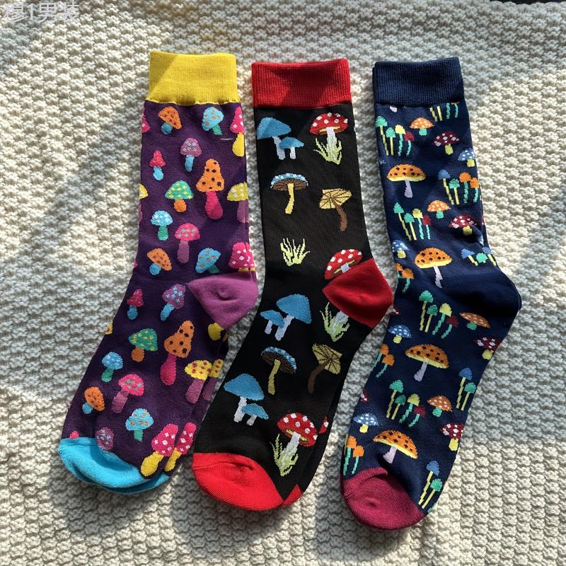 Mushroom Pattern 3 Pairs Of Men's Trendy Cartoon Pattern Crew Mid-calf Socks, Breathable Comfy Casual Unisex Socks For Men's Outdoor Wearing All Seasons Wearing Fabric Menswear Cotton Motocross Tropical